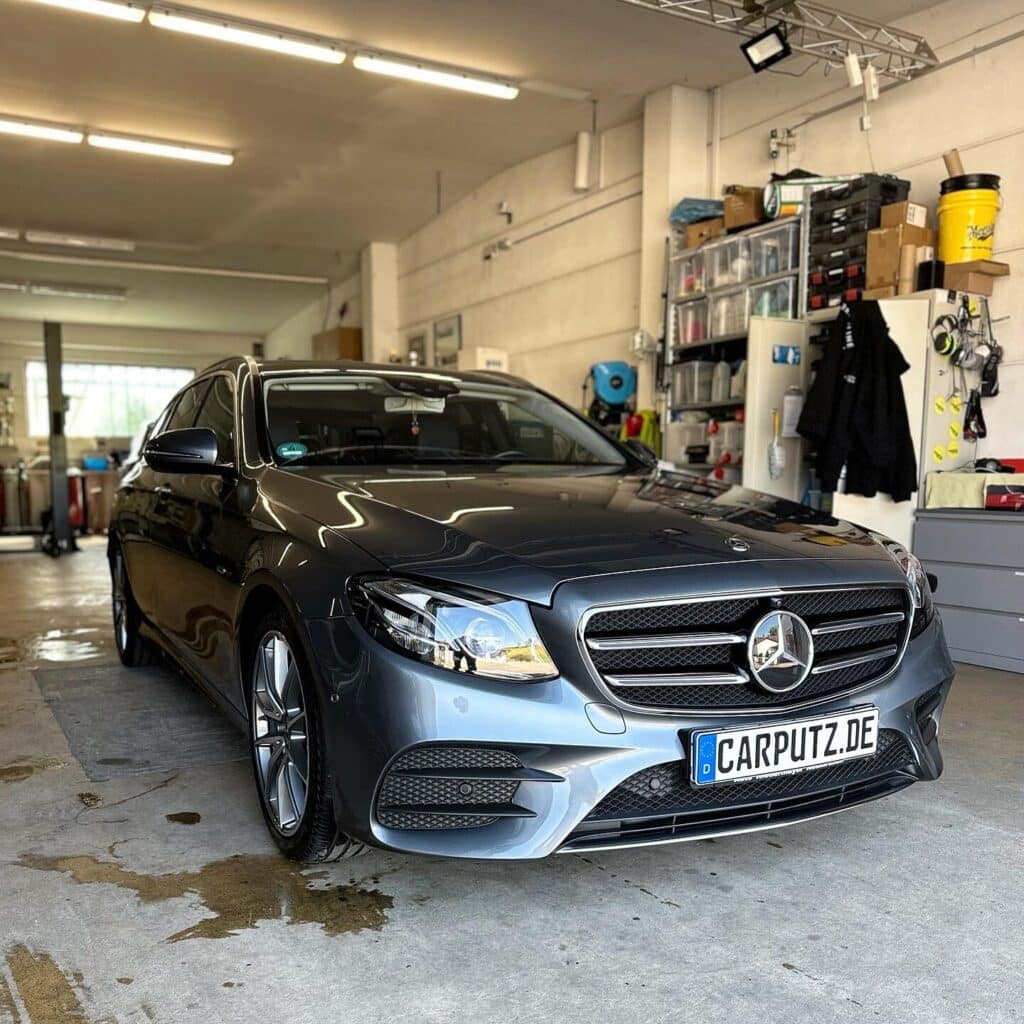 Keramikversiegelung auf einem Mercedes E300