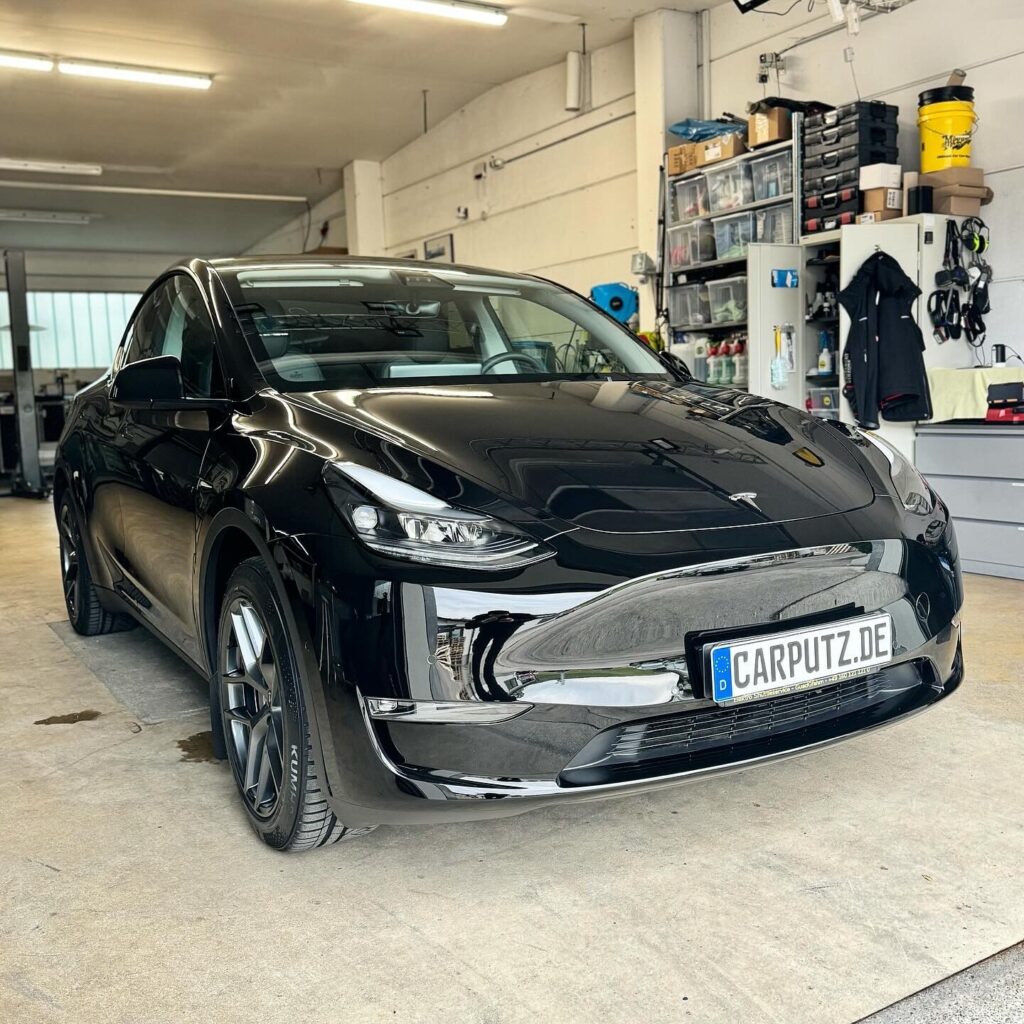 Keramikversiegelung auf einem Tesla Model Y